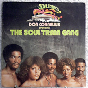 沦为军妓被扒开双腿玩弄
