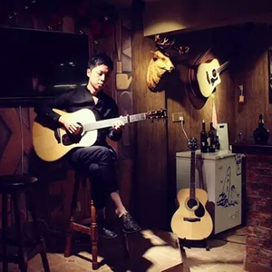 美女扒开胸罩👙给男生吃白头
